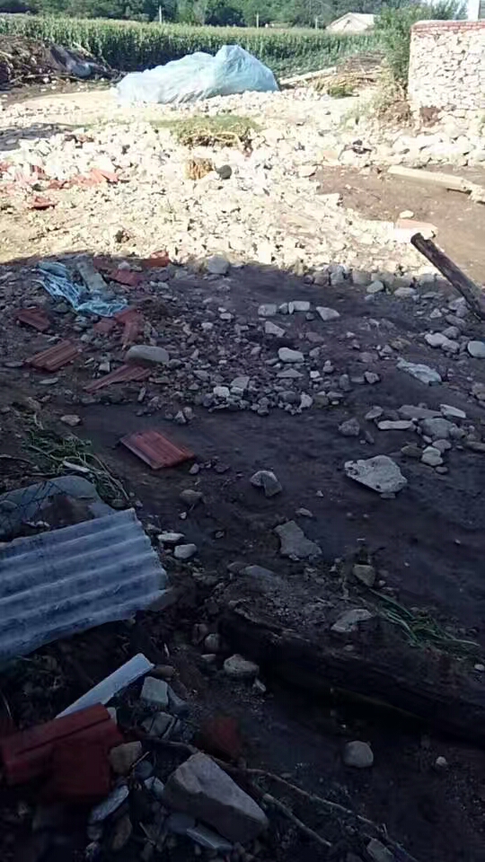 門前的水泥路面，已經(jīng)不復(fù)存在！