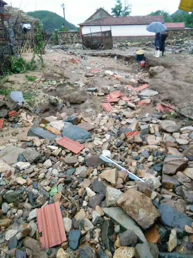 玉米倉(cāng)子，還有糧食也沒有了！